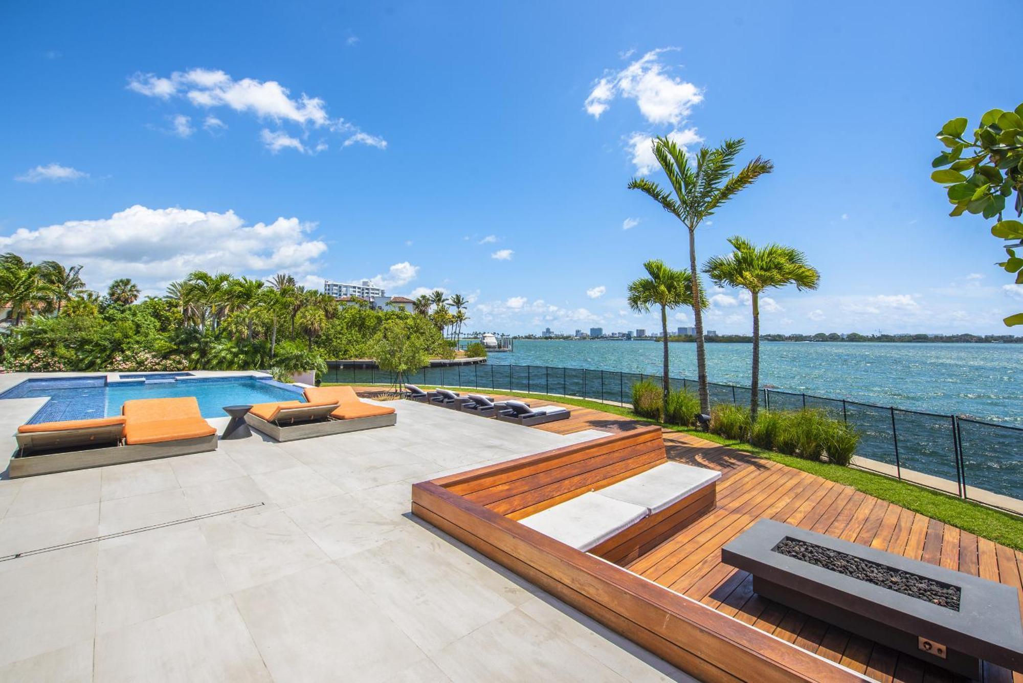 Indulge In Luxury Your Tranquil Resort Mansion Awaits In Vibrant Miami Норт-Майями Экстерьер фото